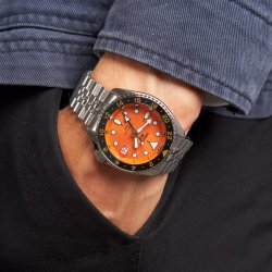 Seiko, SSK005K1 Seiko 5 Sport herreur, stål med orange skive