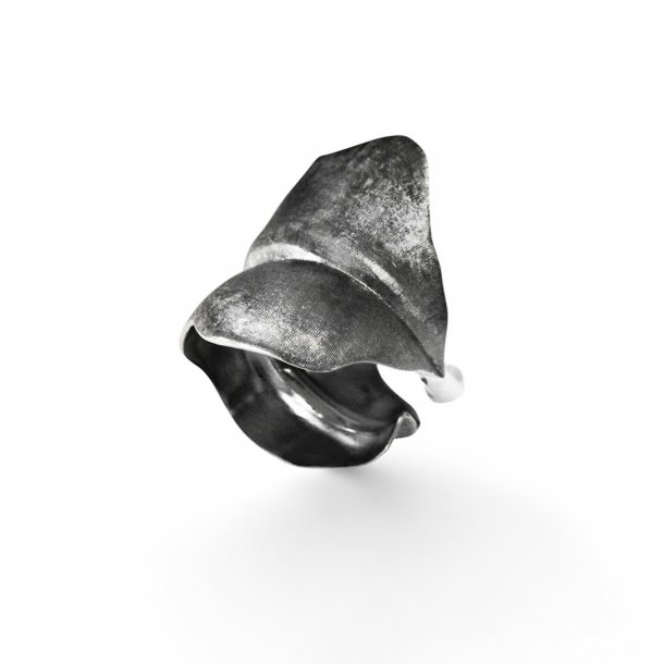 Ole Lynggaard Leaves ring, stor, oxyderet Slv